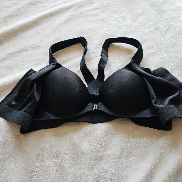 NWT VS Sports bra - Picture 4 of 6